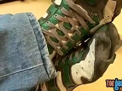 Oriental cutie Sasha spills cum on his foot after stroking Thumb