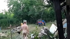 Reggel indul&aacute_s előtt nude farm. Thumb