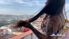 PORNOVATAS - Mi joven amiga latina me pide sexo en la terraza de Barcelona Thumb