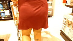 De compras en la tienda comercial con se&ntilde_ora embarazada (versi&oacute_n completa en XVIDEOS R Thumb