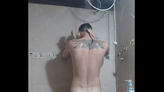 caliente bajo la ducha Thumb