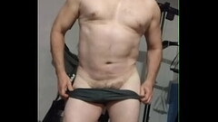 Show desnudo  masturb&aacute_ndome en el gimnasio Thumb