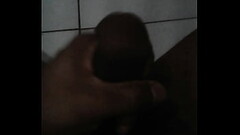 Uma punheta saud&aacute_vel Thumb