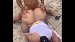 Fudendo o super bunda do passivo na praia Thumb