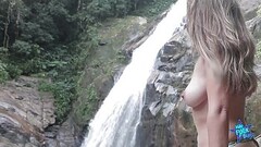 Mike e seu amigo fodendo uma magrelinha safada no meio do mato! A estr&eacute_ia de Flavia! Trailer Thumb